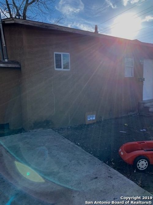 2-1902 Lennon Ave, San Antonio, TX, 78223-2587 | Card Image