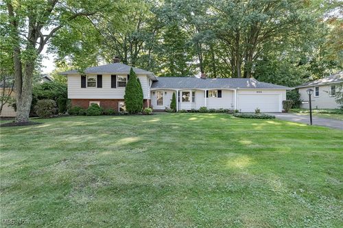 955 Oakview Dr, Highland Heights, OH, 44143-3133 | Card Image