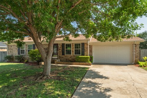 828 Hollow Creek Rd, Burleson, TX, 76028-6237 | Card Image