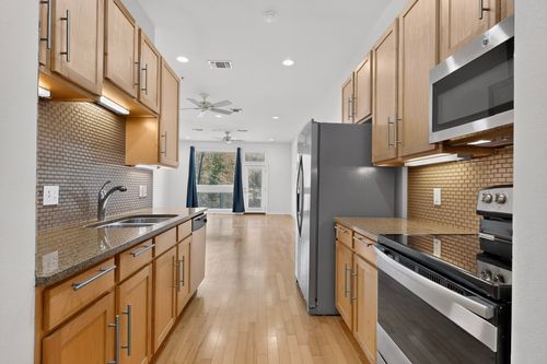206-2931 E 12th St, Austin, TX, 78702-2416 | Card Image