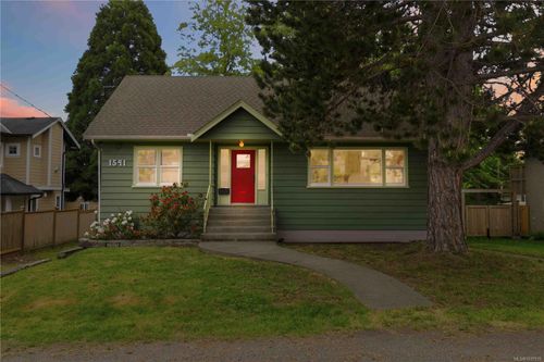 1541 Mcrae Ave, Saanich, BC, V8P1G4 | Card Image