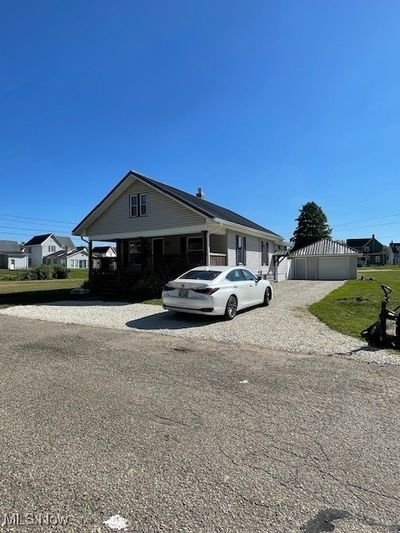 523 Carroll Street W, House other with 2 bedrooms, 1 bathrooms and null parking in Newcomerstown OH | Image 2