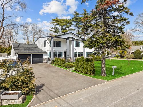 2 Pine Dr S, Roslyn, NY, 11576-2018 | Card Image