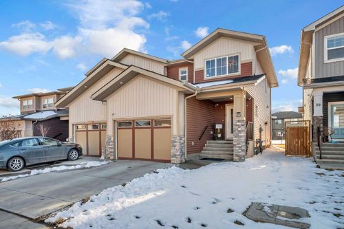 16 Midtown Close Sw, Airdrie, AB, T4B5G9 | Card Image
