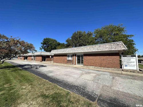 12-1465 41st St, Moline, IL, 61265-2579 | Card Image