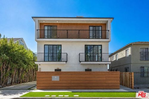 6210 1/4 Banner Ave, Los Angeles, CA, 90038-2802 | Card Image