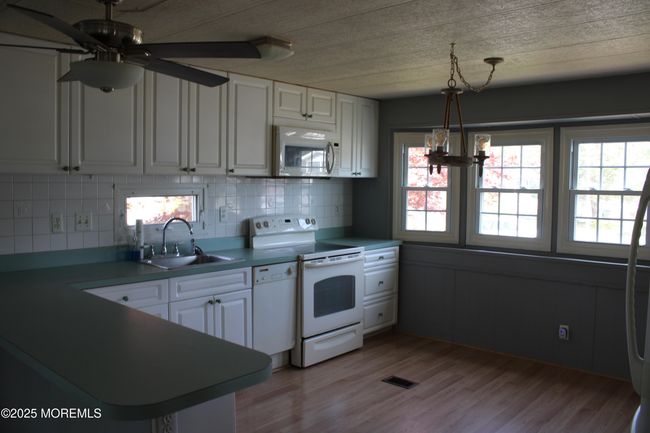 1 Eagle Dr, Home with 2 bedrooms, 1 bathrooms and 2 parking in Whiting NJ | Image 5