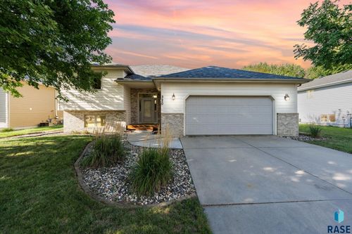320 W 5th St Street, Tea, SD, 57064 | Card Image
