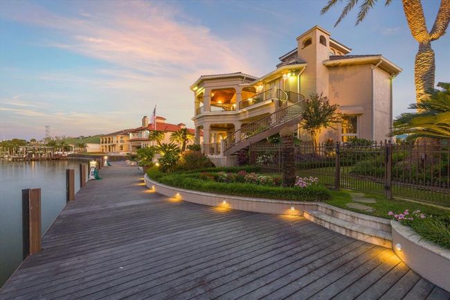 112 Bayou Ln, House other with 5 bedrooms, 10 bathrooms and 4 parking in Kemah TX | Image 9