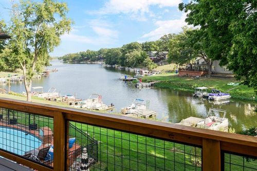 631 Nw North Shore Dr, Lake Waukomis, MO, 64151-1449 | Card Image