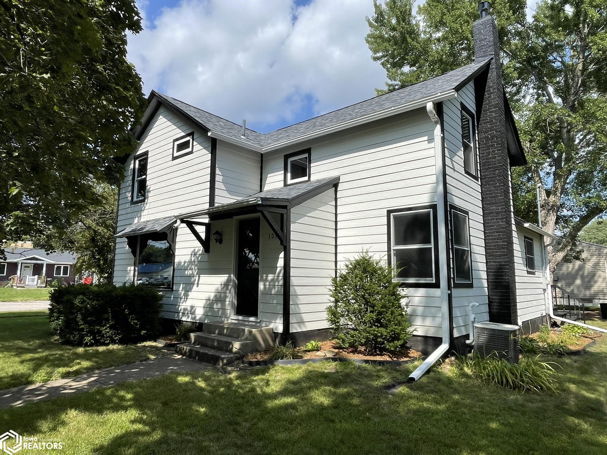 3rd St, Humboldt, IA 50548