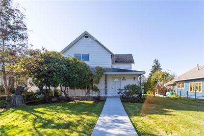 You'll appreciate this welcoming front yard and walkway to the house. | Image 2