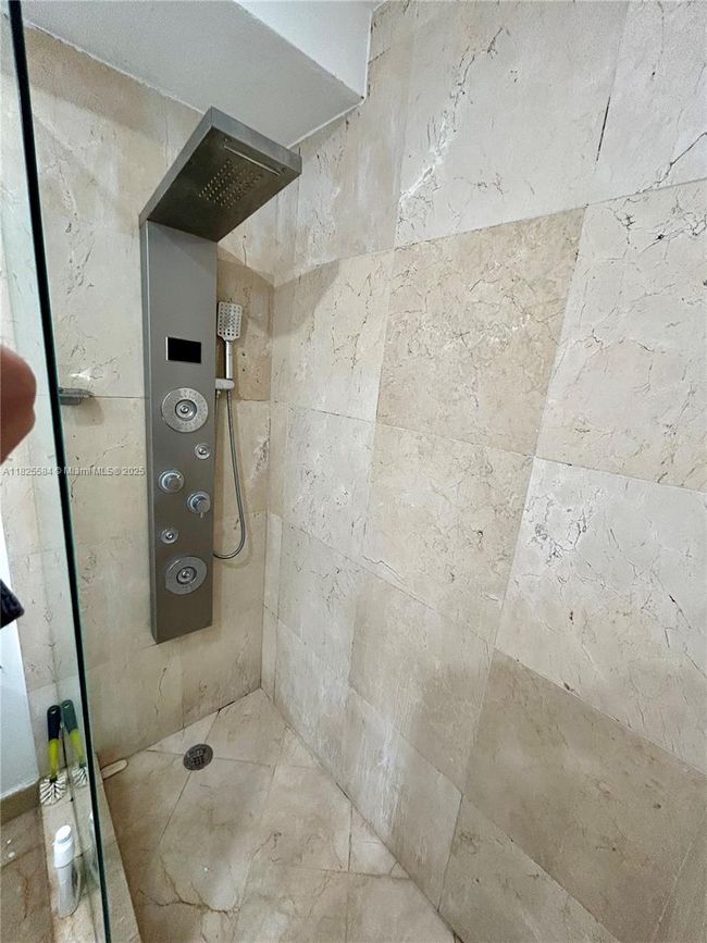APT-514 - 5401 Collins Ave, Condo with 1 bedrooms, 2 bathrooms and null parking in Miami Beach FL | Image 27