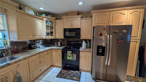 900 W 50th Pl, Hialeah, FL, 33012-3422 | Card Image