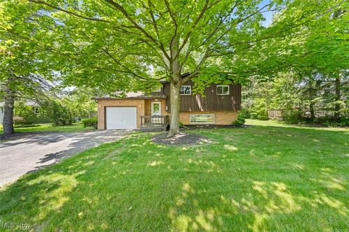 893 Eileen Dr, Macedonia, OH, 44056-2218 | Card Image