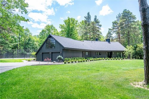 11 Chase Rd, Orchard Park, NY, 14127-3904 | Card Image