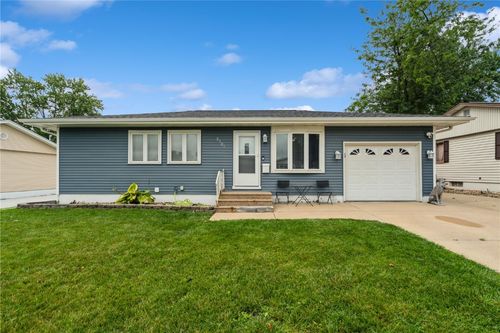 5101 Kesler Rd Nw, Cedar Rapids, IA, 52405-3329 | Card Image