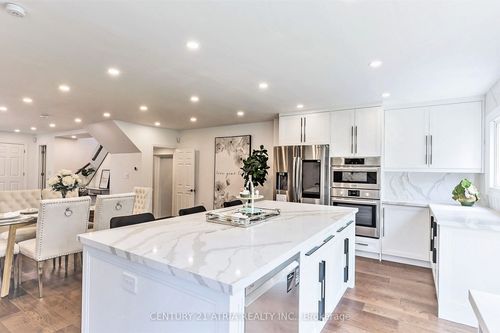 132 Kersey Cres, Richmond Hill, ON, L4C5V8 | Card Image