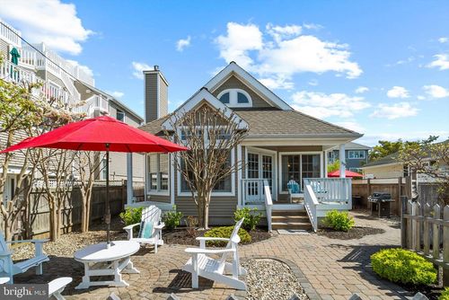 25 E 24th St, LONG BEACH TOWNSHIP, NJ, 08008-2462 | Card Image