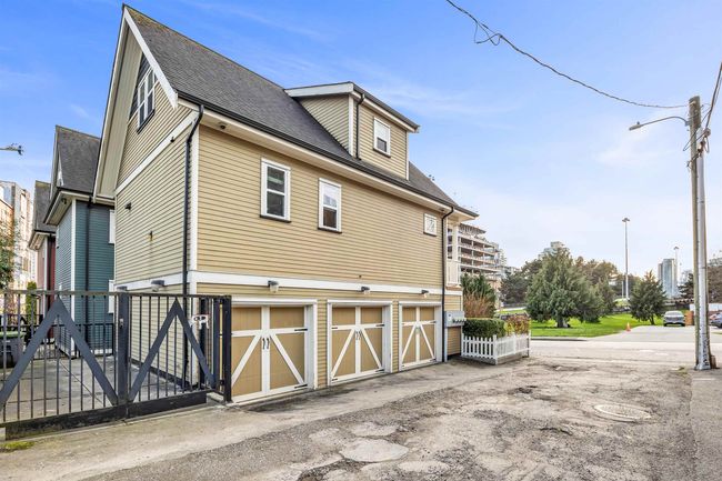 880 Gore Ave, Townhouse with 3 bedrooms, 2 bathrooms and 1 parking in Vancouver BC | Image 27