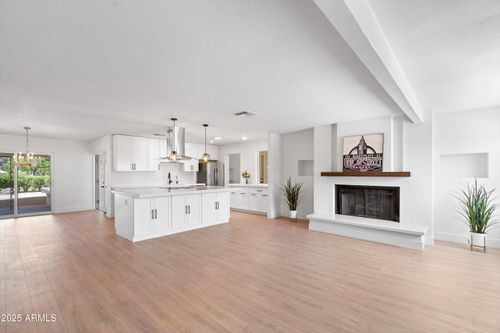 11220 N 109th Ave, Sun City, AZ, 85351-4008 | Card Image