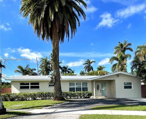 902 13th Ave, Hollywood, FL, 33019-3131 | Card Image