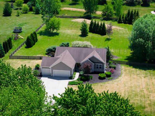 543 Camarosa Ct, Cedarburg, WI, 53012-9228 | Card Image