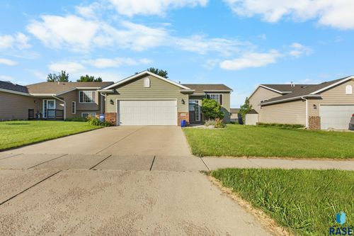 5809 W Oakcrest Dr, Sioux Falls, SD, 57107-0999 | Card Image