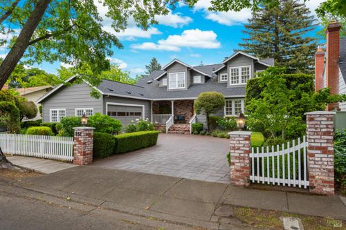 852 2nd Street E, Sonoma, CA, 95476 | Card Image