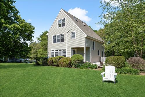 544 Slocum Rd, Saunderstown, RI, 02874-1702 | Card Image