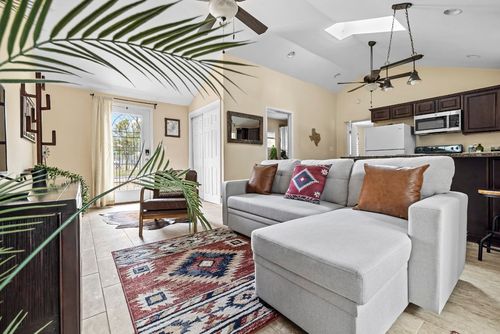 75 Pedernales St, Austin, TX, 78702-5648 | Card Image