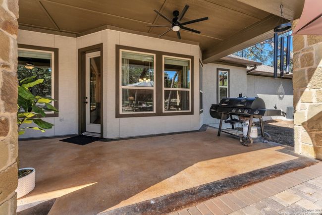 663 Private Road 1712, House other with 3 bedrooms, 3 bathrooms and null parking in Mico TX | Image 61