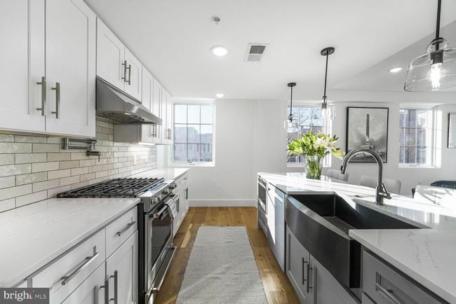 202 - 312 S Washington St, Condo with 3 bedrooms, 3 bathrooms and null parking in ALEXANDRIA VA | Image 4