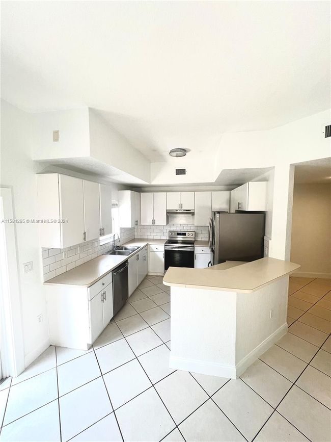 885 - 8885 Sw 221st Ter, Townhouse with 3 bedrooms, 2 bathrooms and null parking in Cutler Bay FL | Image 5