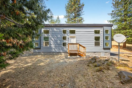 1979 Wagon Trail Dr, Jacksonville, OR, 97530-9845 | Card Image