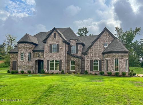 261 Poplar Ln, Holly Springs, MS, 38635-1002 | Card Image
