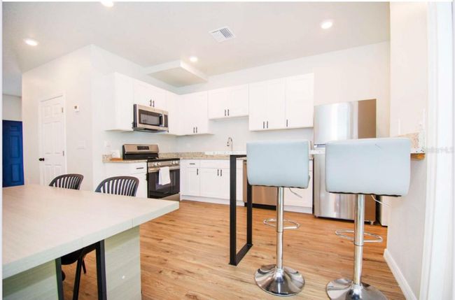 1933 Oxnard Ct, Townhouse with 3 bedrooms, 3 bathrooms and null parking in TAMPA FL | Image 10