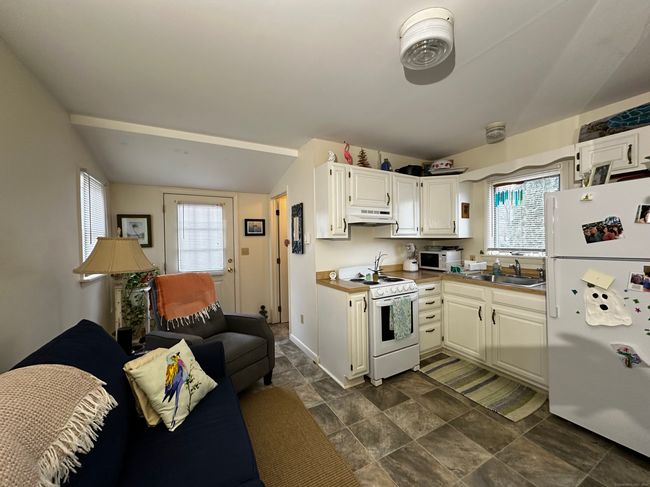 7 &amp; 7R N Washington Avenue, Home with 2 bedrooms, 2 bathrooms and 4 parking in East Lyme CT | Image 12
