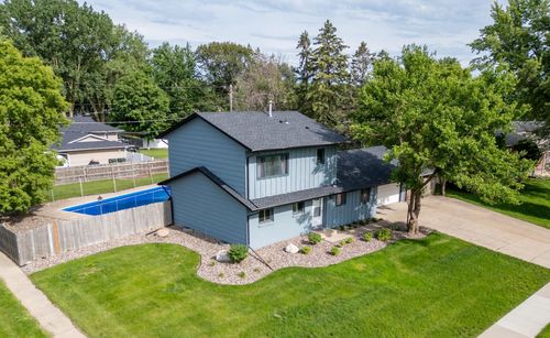 999 Elm Dr, Apple Valley, MN, 55124-9106 | Card Image