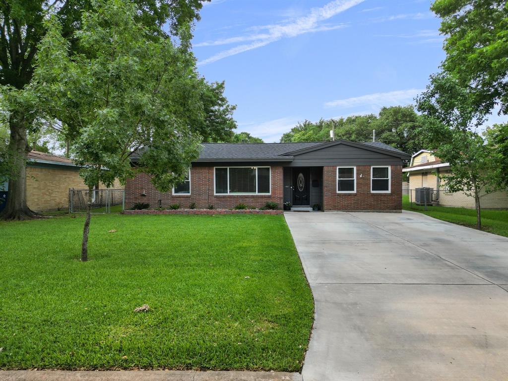 15th Ave, Texas City, TX 77590