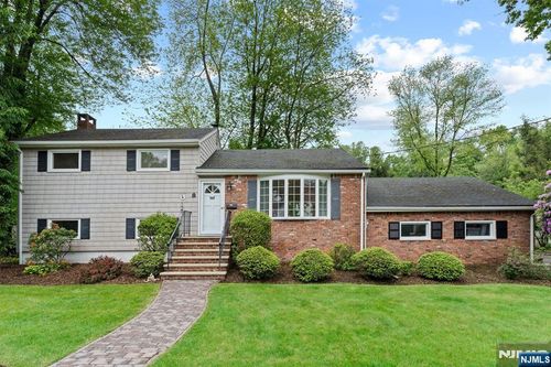 8 Brook Way, Demarest, NJ, 07627-2436 | Card Image