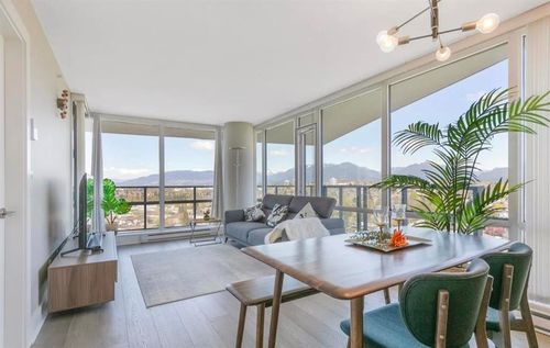 {{alt}} | Card Image