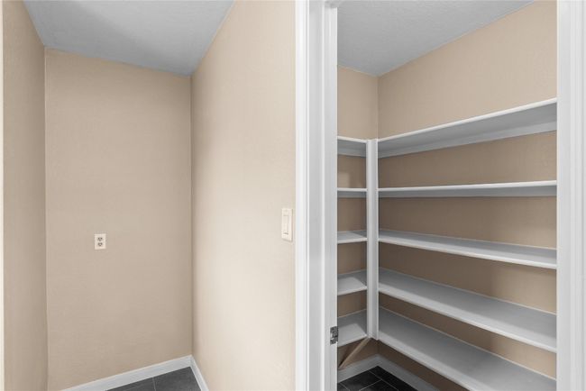 Large Walk in Pantry | Image 18