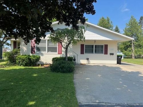 129 Grant St, East Tawas, MI, 48730-1614 | Card Image
