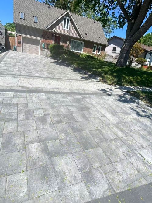34 Grassmere Crt, Oshawa, ON, L1H3X4 | Card Image