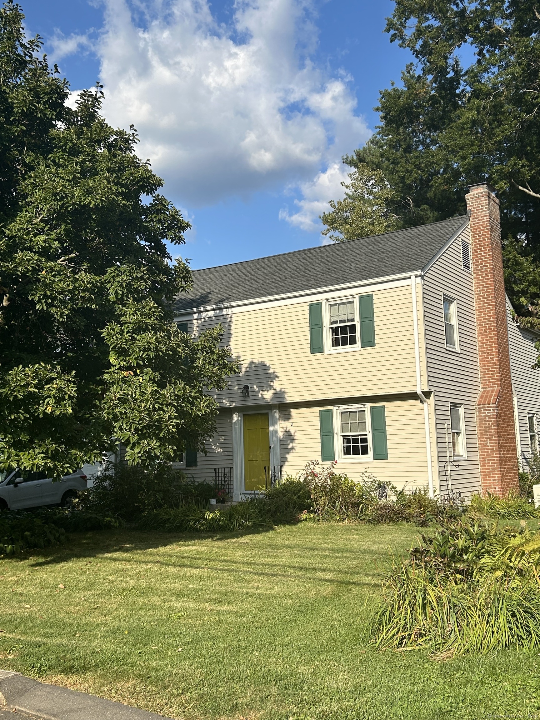 Spring Ln, West Hartford, CT 06107