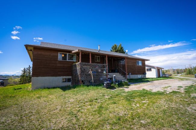37 Blazer Estates Ridge, Home with 5 bedrooms, 2 bathrooms and 8 parking in Rural Rocky View County AB | Image 2