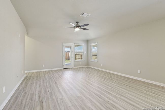 9626 Grand Via Blvd, House other with 3 bedrooms, 2 bathrooms and null parking in Converse TX | Image 5