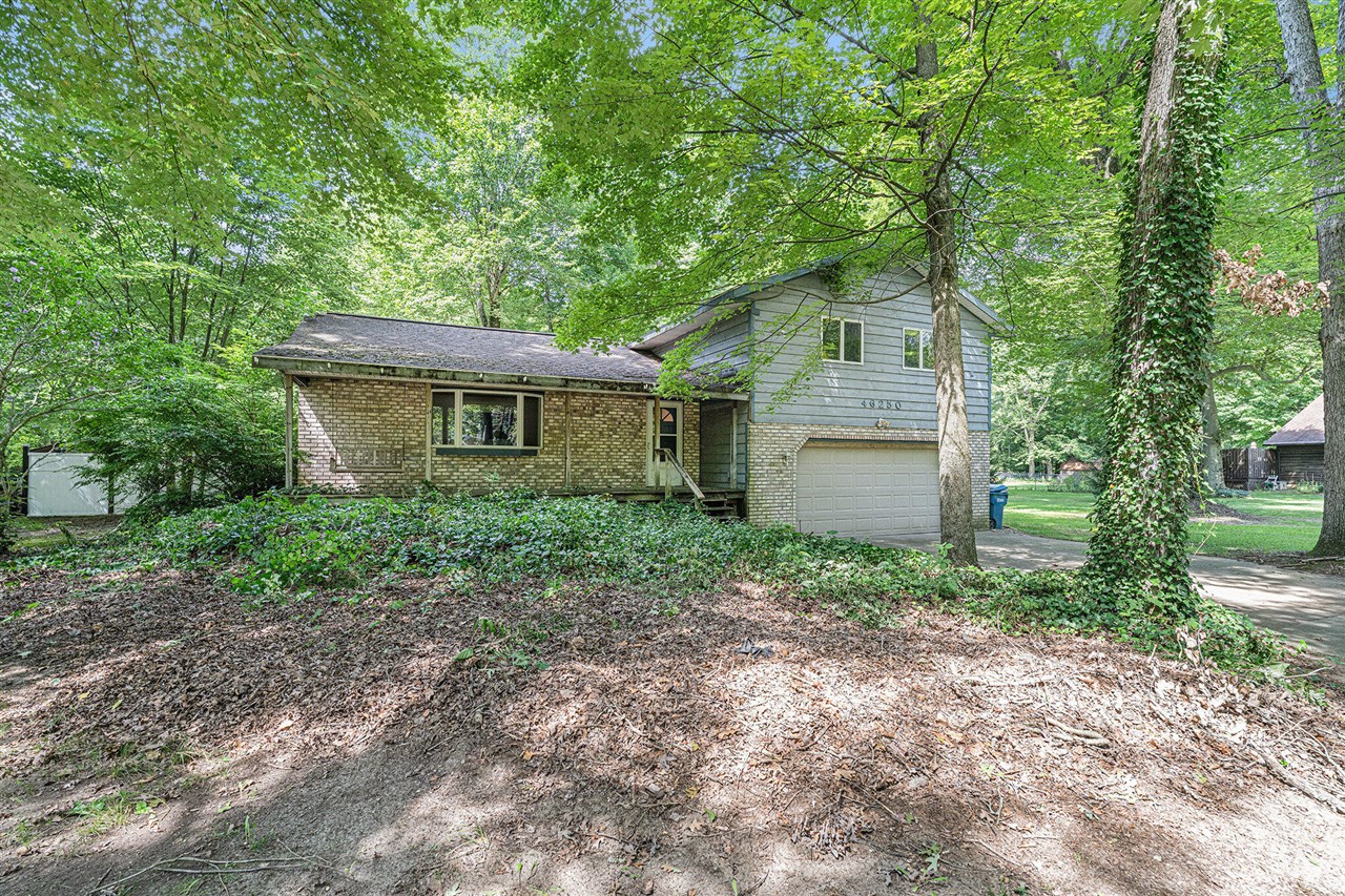 33rd St, Paw Paw, MI 49079