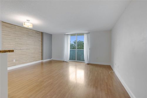 apt-513-3000 Coral Way, Miami, FL, 33145-3235 | Card Image